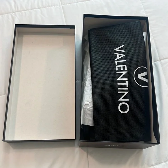 Valentino Slides - Picture 4 of 5